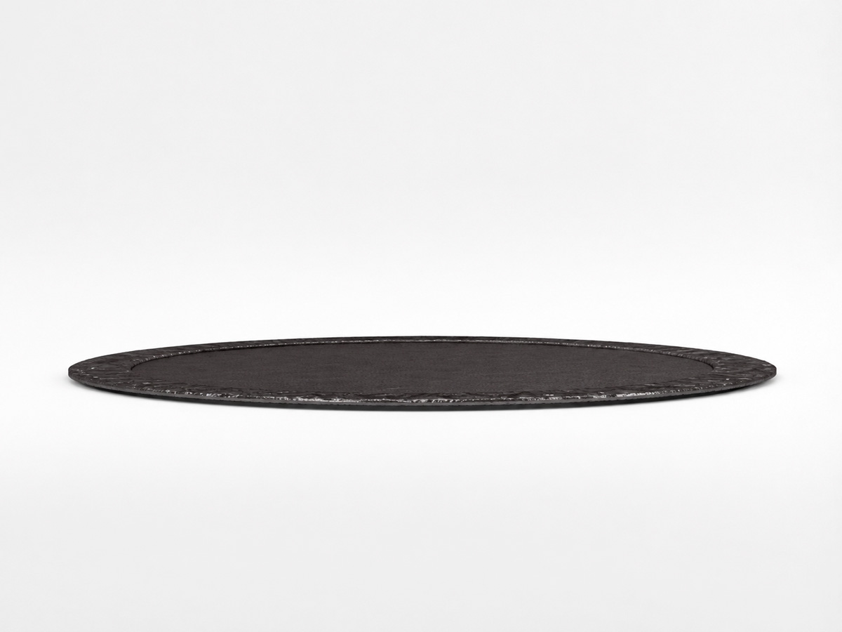 Plato negro de diseño Ferro con emplatado de alta cocina