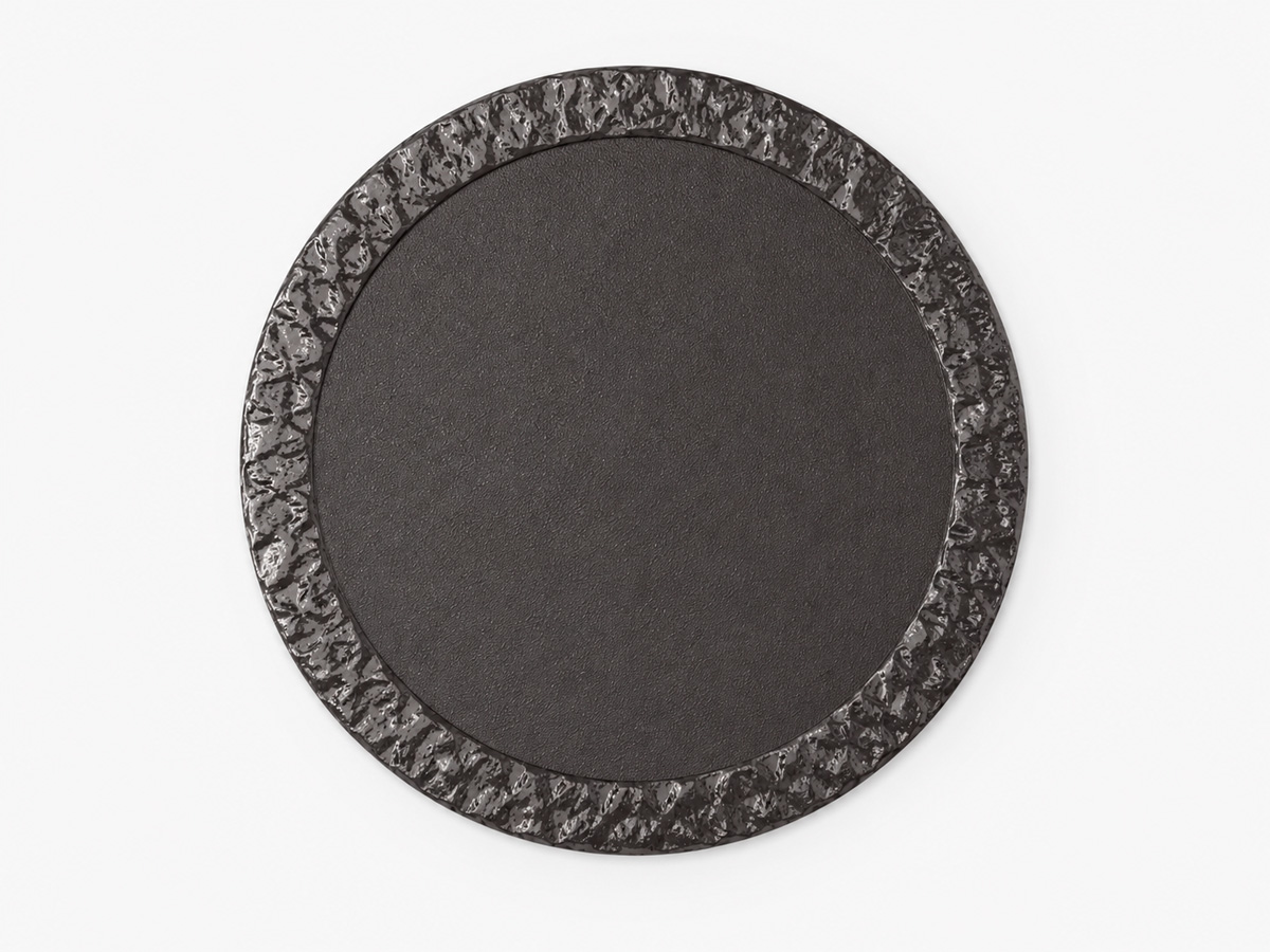 Plato negro mate de diseño de la colección Basalto de Ferro para restaurantes gastronómicos